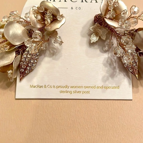 Brand New MacRae & Co. Dripping Floral Cluster Post Earrings Pale Gold Sparkly - Picture 9 of 14